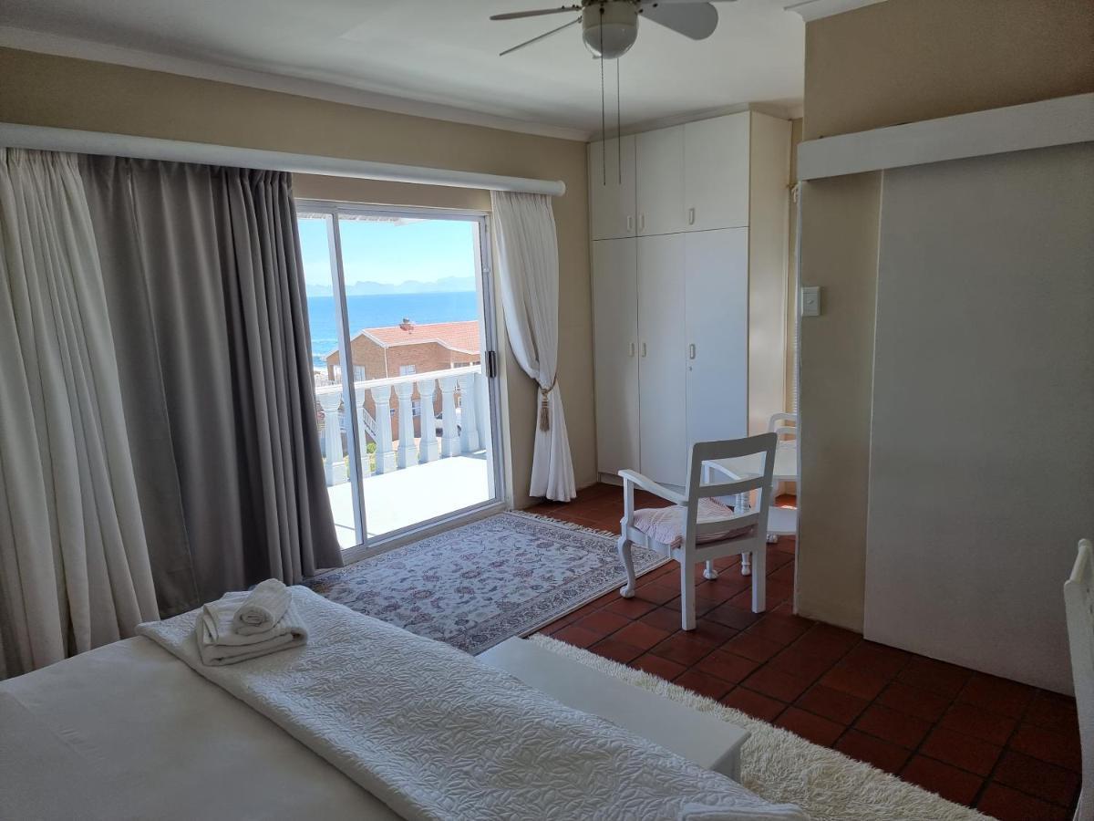 The Bay Lodge Gansbaai Exterior foto